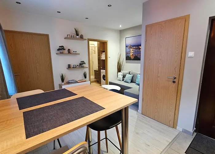 B8 Close To Great Market Hall *