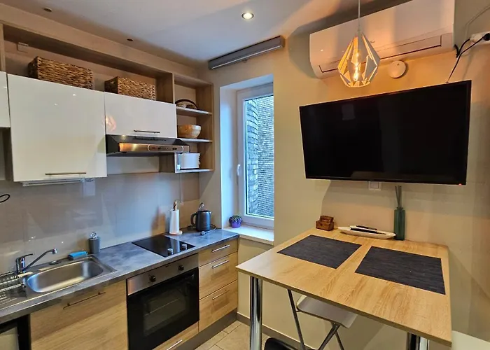 B8 Close To Great Market Hall *