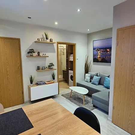 B8 Close To Great Market Hall *