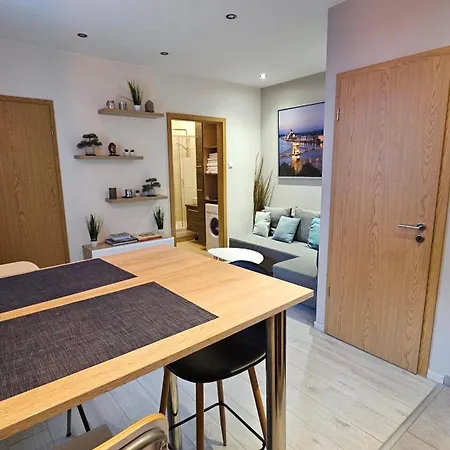 B8 Close To Great Market Hall *